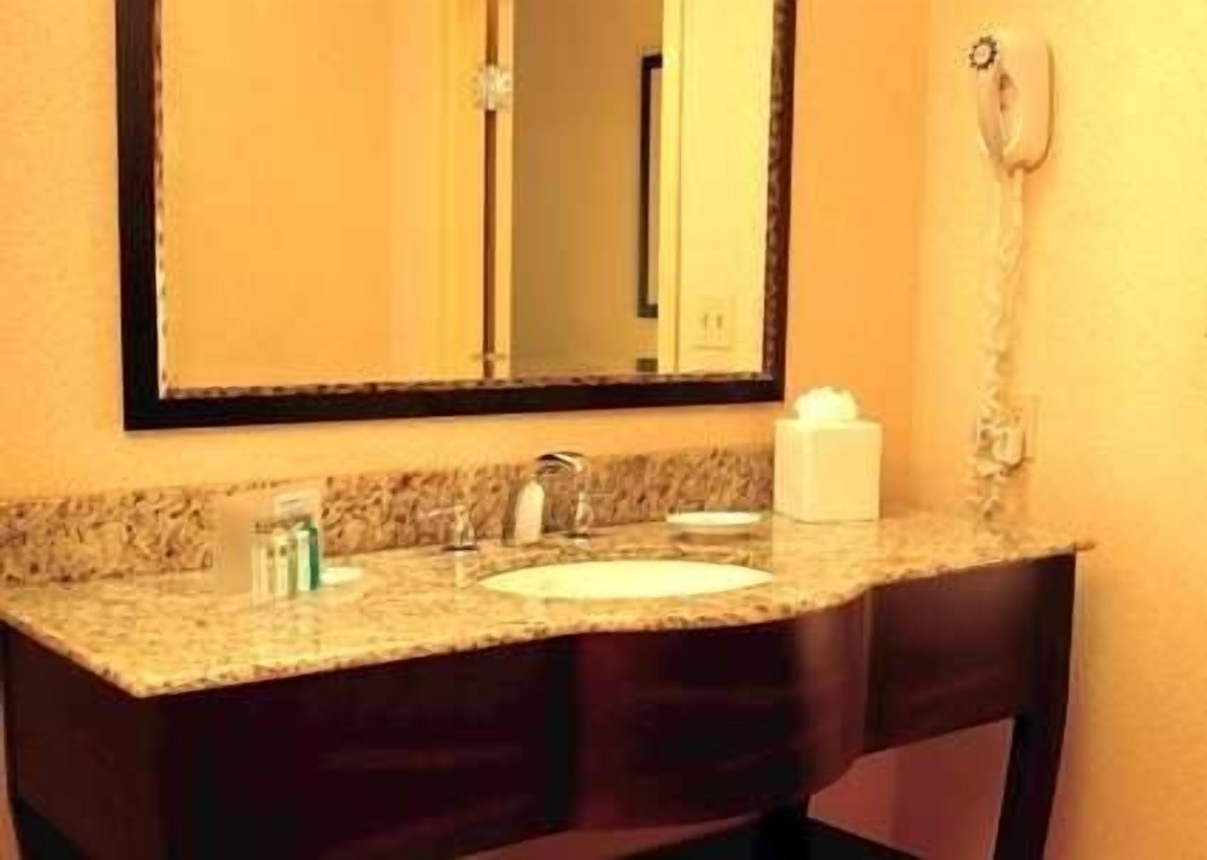 Hampton Inn & Suites Owensboro Downtown Waterfront Bagian luar foto